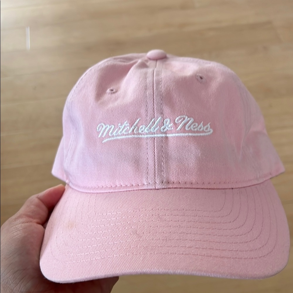 Mitchell & Ness Pink Cap